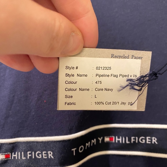*90s* Tommy Hilfiger VINTAGE Long Sleeve Tshirt … - Picture 2 of 5